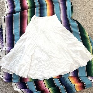 - Pure DKNY 100% Linen White Full Skirt. Fully lined. Size 4 / S / M